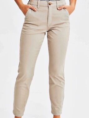 American Eagle Hi- Rise Skinny Khaki Chinos Womens Size 6 X-Short